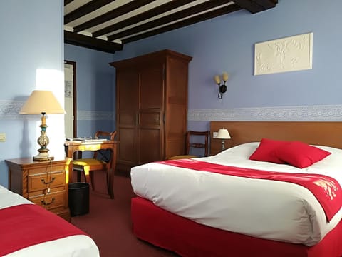 Bed, Photo of the whole room, Bedroom, hair dresser, wardrobe