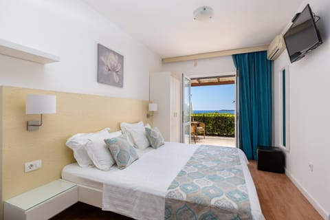 View (from property/room), Balcony/Terrace, Bedroom