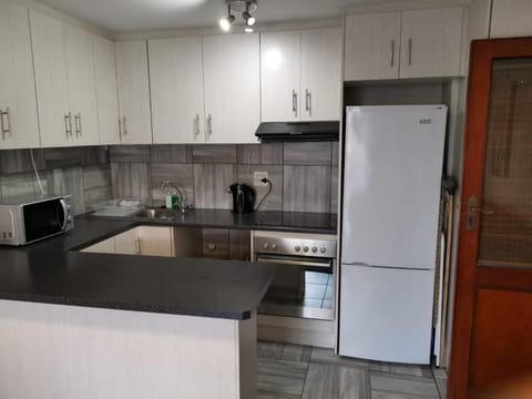 Serengeti Self Catering Units Bed and Breakfast in Cape Town