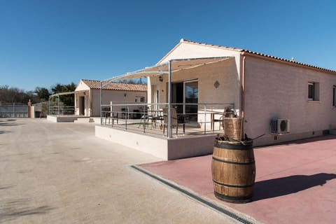 Property building, Patio, Facade/entrance