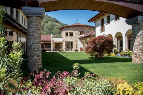 Facade/entrance, Garden, Garden view