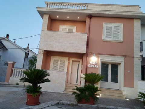 Property building, Facade/entrance, Day