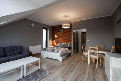 Bed, TV and multimedia, Living room, Photo of the whole room, Dining area, Bedroom