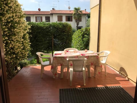Property building, Balcony/Terrace, Garden view