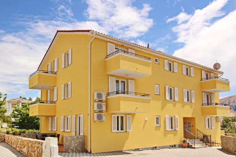 House Gorica 2 - underground level apartments Bed and Breakfast in Lika-Senj County