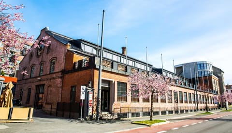 Property building, Day