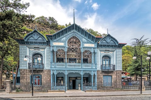 Property building, Facade/entrance, Spring, Day