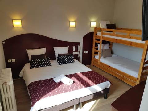 Photo of the whole room, bunk bed