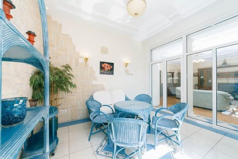 Balcony/Terrace, Seating area, Area and facilities