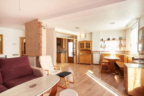 Communal lounge/ TV room, Living room, Dining area