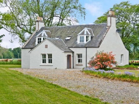 Easter Urray Farmhouse House in Scotland
