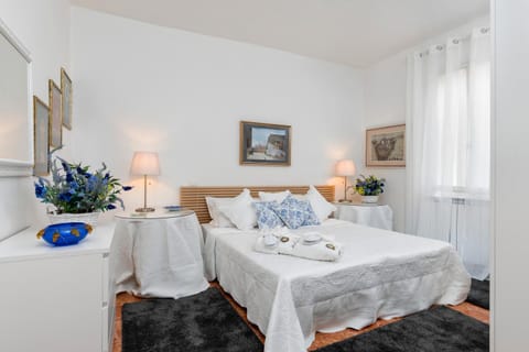 Photo of the whole room, Bedroom, City view, Family, Inner courtyard view