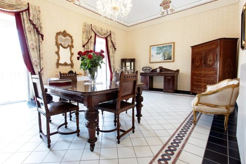 Communal lounge/ TV room, Decorative detail