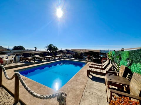 Day, Swimming pool
