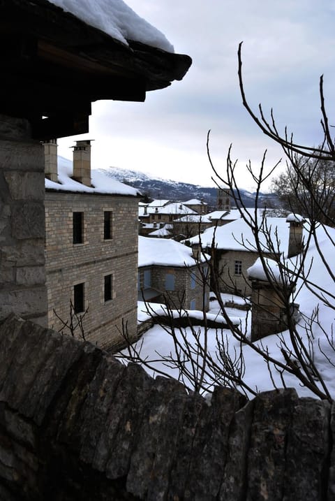 Facade/entrance, Neighbourhood
