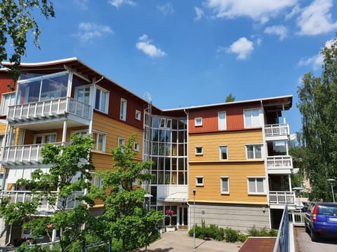 Property building, Day, Summer, Parking