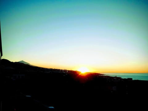Photo of the whole room, Sunset