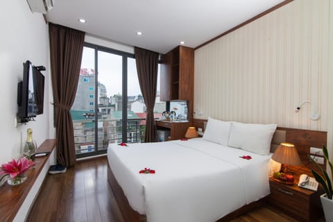 Photo of the whole room, City view