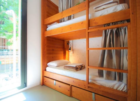 Photo of the whole room, Decorative detail, bunk bed