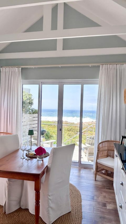 Natural landscape, Kitchen or kitchenette, Dining area, Sea view