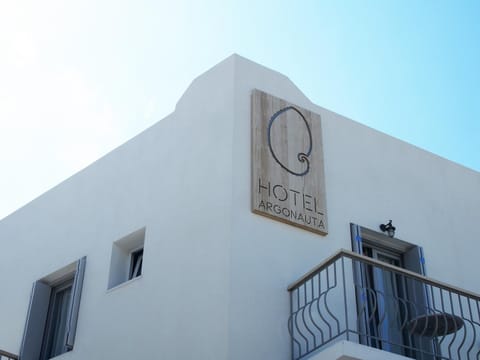 Facade/entrance, Balcony/Terrace, Area and facilities