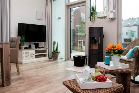 Ostsee - Reetdachhaus Nr 10 "Reethus Sonnendüne" im Strand Resort House in Heiligenhafen