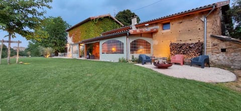 Property building, Patio, Balcony/Terrace