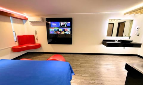 TV and multimedia, Photo of the whole room, Bedroom