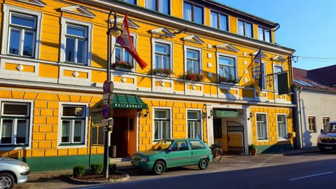 Facade/entrance