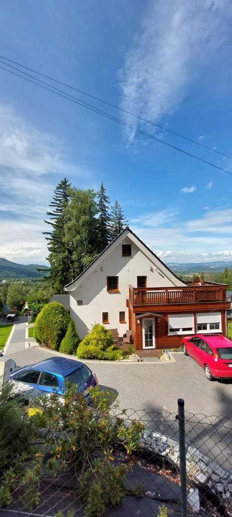 Property building, Day, Neighbourhood, Mountain view, Quiet street view, Parking