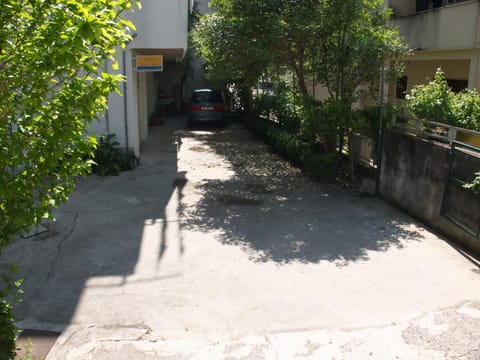 Area and facilities, Parking