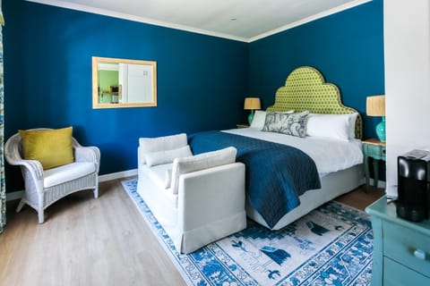 Bed, Seating area, Bedroom