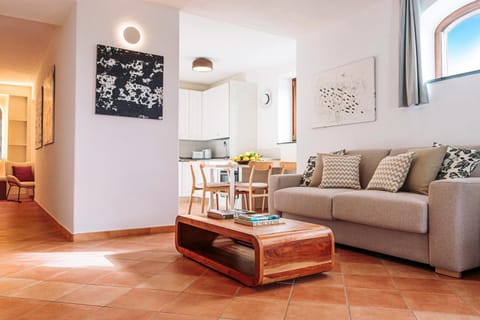 Living room, Lounge or bar, Photo of the whole room, Decorative detail, Seating area, furniture, kitchen, air conditioner