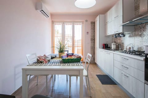 Dining area, Communal kitchen