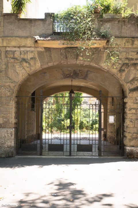 Property building, Facade/entrance