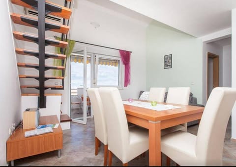 Balcony/Terrace, Dining area