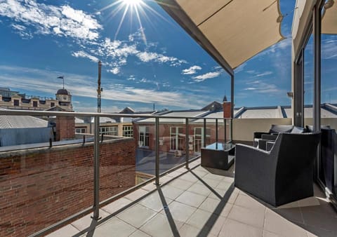 Balcony/Terrace, City view