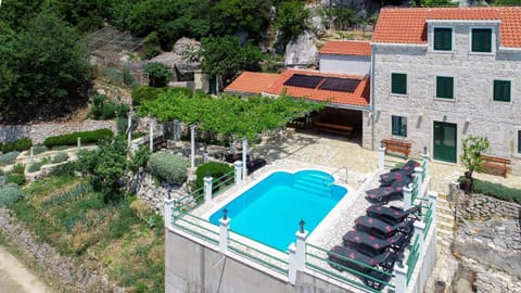 Bird's eye view, Pool view