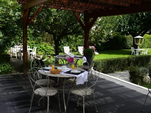 Restaurant/places to eat, Balcony/Terrace