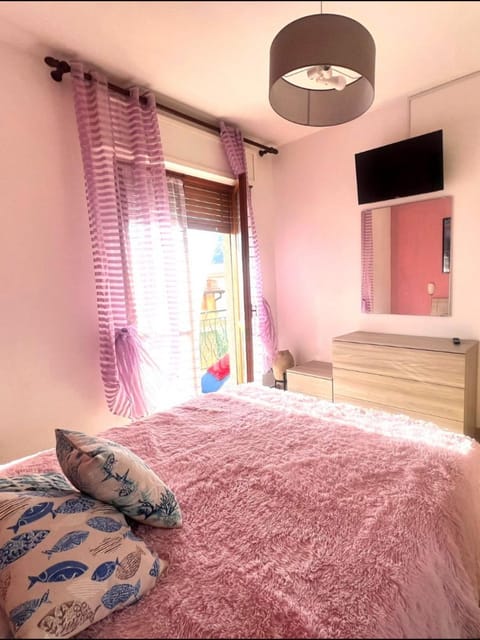 APARTMENT Aurora & Nicole IDEAL per bike 1 free parkings large e wi-fi free e x family mtb climbing con terazza vista mare Apartment in Pietra Ligure