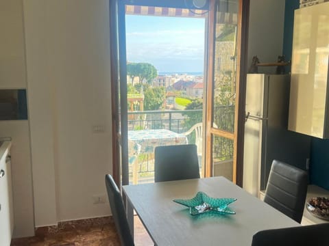 APARTMENT Aurora & Nicole IDEAL per bike 1 free parkings large e wi-fi free e x family mtb climbing con terazza vista mare Apartment in Pietra Ligure