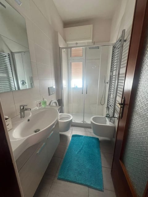 APARTMENT Aurora & Nicole IDEAL per bike 1 free parkings large e wi-fi free e x family mtb climbing con terazza vista mare Apartment in Pietra Ligure