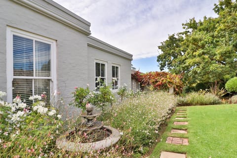 Three Oaks Bed and Breakfast in Cape Town