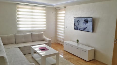 Bed, Activities, Other, Photo of the whole room, Decorative detail