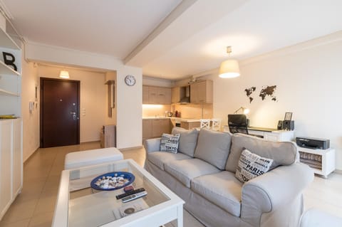 Kitchen or kitchenette, Living room, Seating area