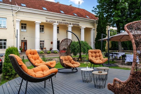 Property building, Patio, Day, Garden, Seating area, Garden view