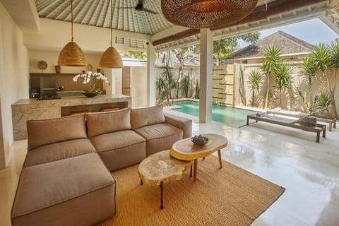 Living room, Swimming pool, kitchen