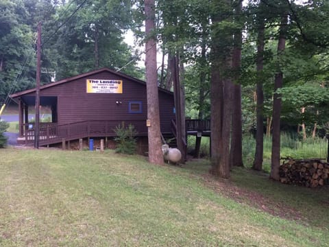 Bird's eye view, Area and facilities