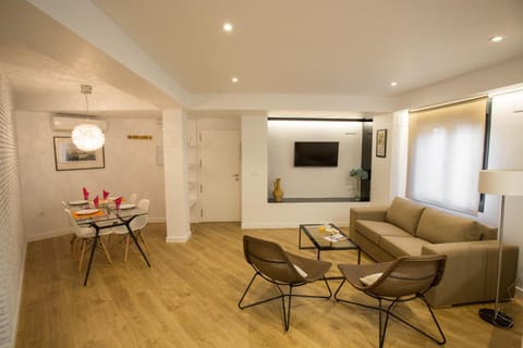 TV and multimedia, Living room, Dining area