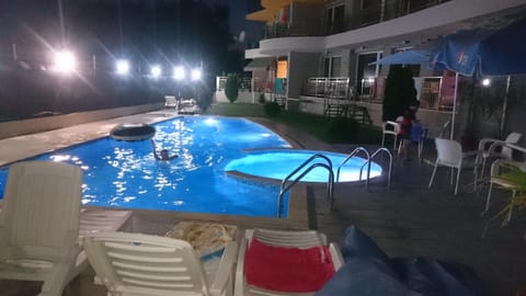 Swimming pool